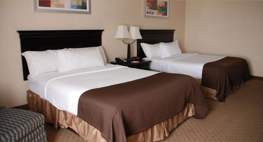 The Plaza Hotel & Suites 威诺纳 外观 照片