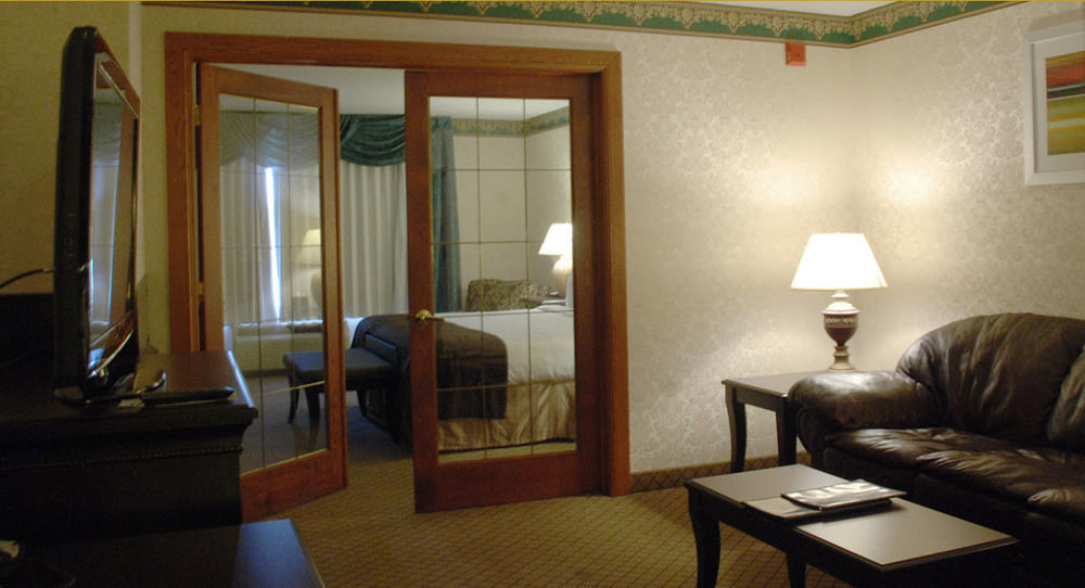 The Plaza Hotel & Suites 威诺纳 外观 照片
