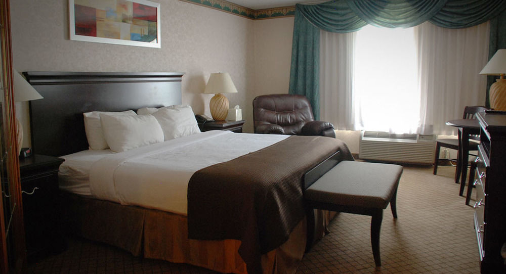 The Plaza Hotel & Suites 威诺纳 外观 照片